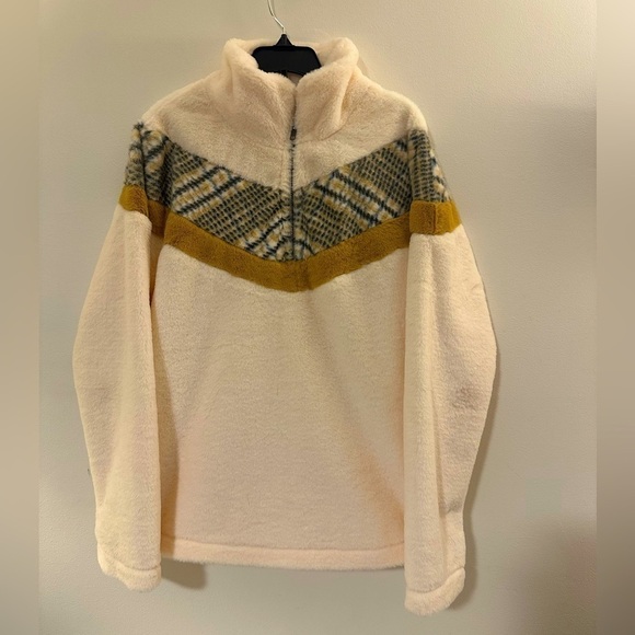 Hem & Thread Faux Fur Pullover Size Small - Picture 1 of 7